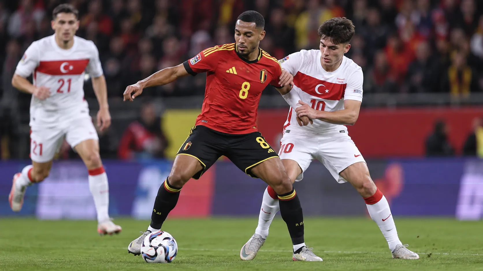 Youri Tielemans in het Belgische tenue tijdens een Nations League-wedstrijd tegen Turkije.
