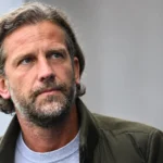 Franclim Carvalho in een rustig officieel portret als nieuwe hoofdtrainer.