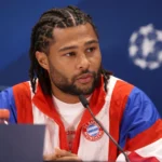 Serge Gnabry spreekt op een persconferentie van Bayern München voor een Champions League-duel.