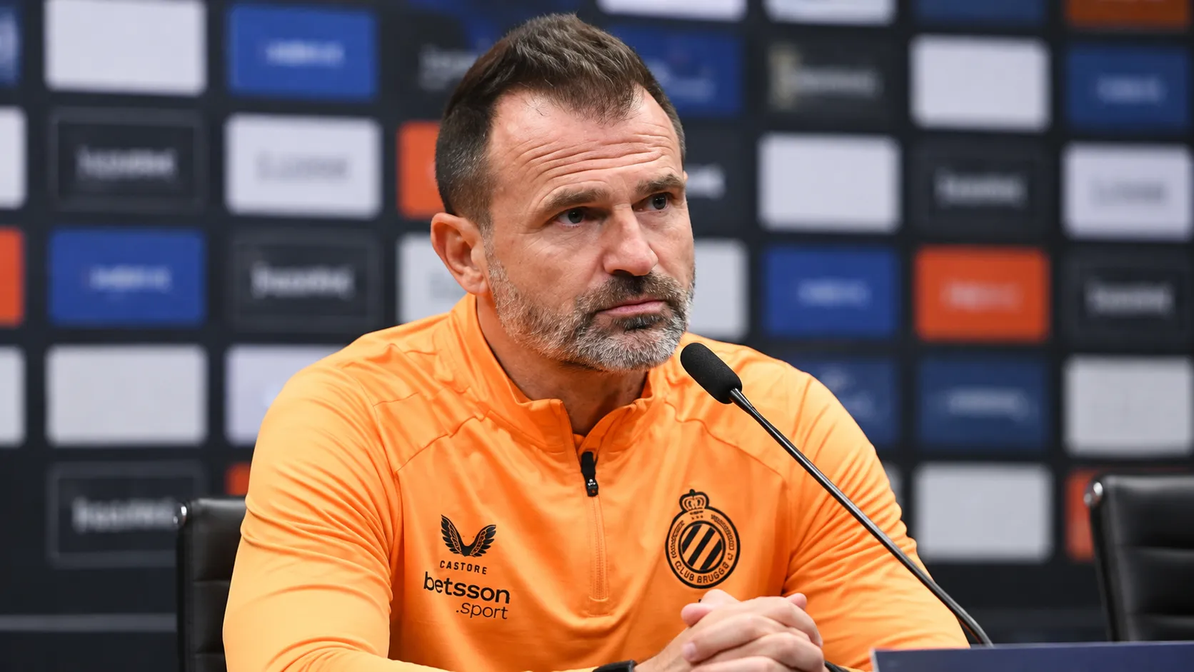 Ivan Leko spreekt op een persconferentie na de wedstrijd van Club Brugge tegen RC Lens.