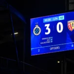 Verlichte uitslagvideowand in het Jan Breydelstadion met de 3-0-eindstand van Club Brugge tegen RC Lens.