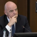 Gianni Infantino tijdens een formele FIFA-vergadering in Zürich.