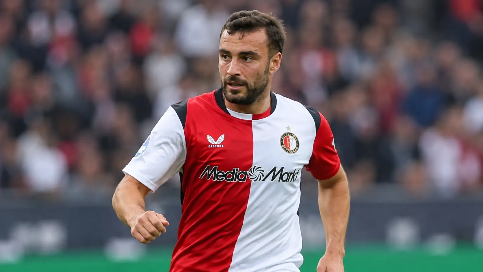 Charles Vanhoutte in het Feyenoord-tenue tijdens een nieuw spelmoment op het veld.