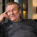 Johan Boskamp tijdens een interview in een rustige binnenruimte.
