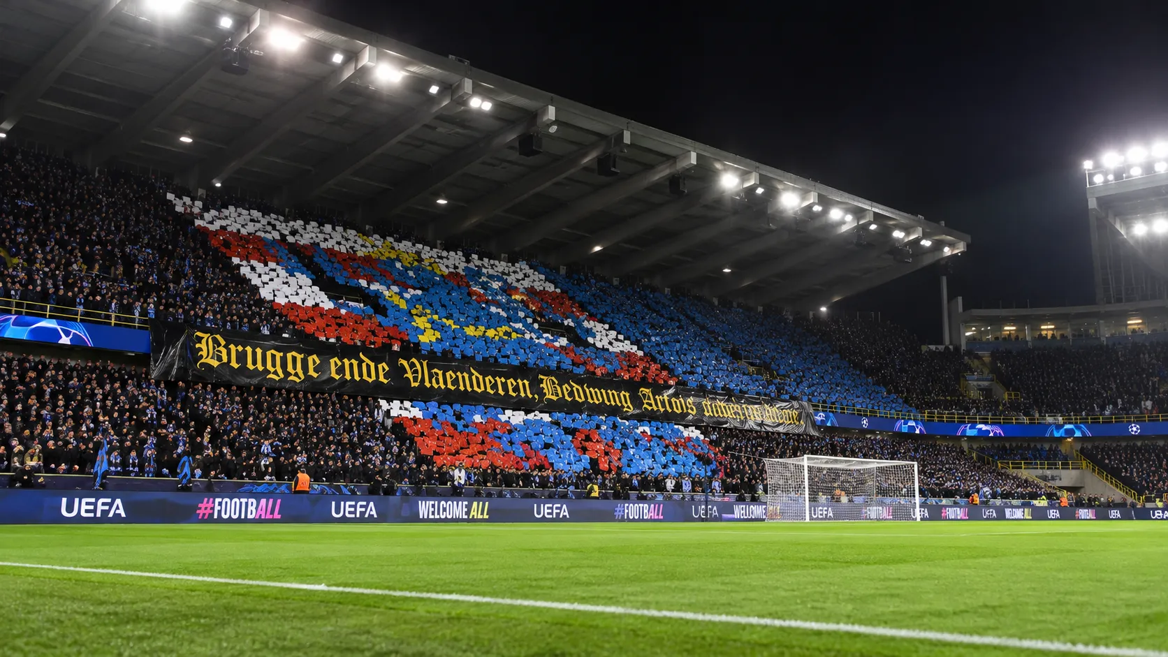 Collectieve Club Brugge-supporters in de Boven-Noord van het Jan Breydelstadion.