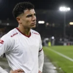 Laurent Lemoine van Zulte Waregem staat na de wedstrijd ontgoocheld langs het veld.