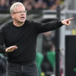 Lars Friis coacht Cercle Brugge langs de zijlijn.
