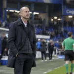 Jess Thorup langs de zijlijn tijdens een nieuw moment na de match van KRC Genk.