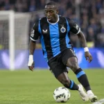 Carlos Forbs van Club Brugge neemt de bal aan tijdens een wedstrijdmoment.