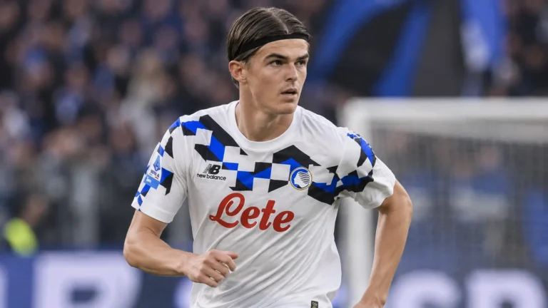 Charles De Ketelaere van Atalanta tijdens een wedstrijdmoment op het veld.