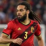 Jason Denayer in het rode shirt van België tijdens een interland.