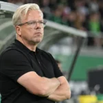Lars Friis staat als trainer van Cercle Brugge aan de technische zone.