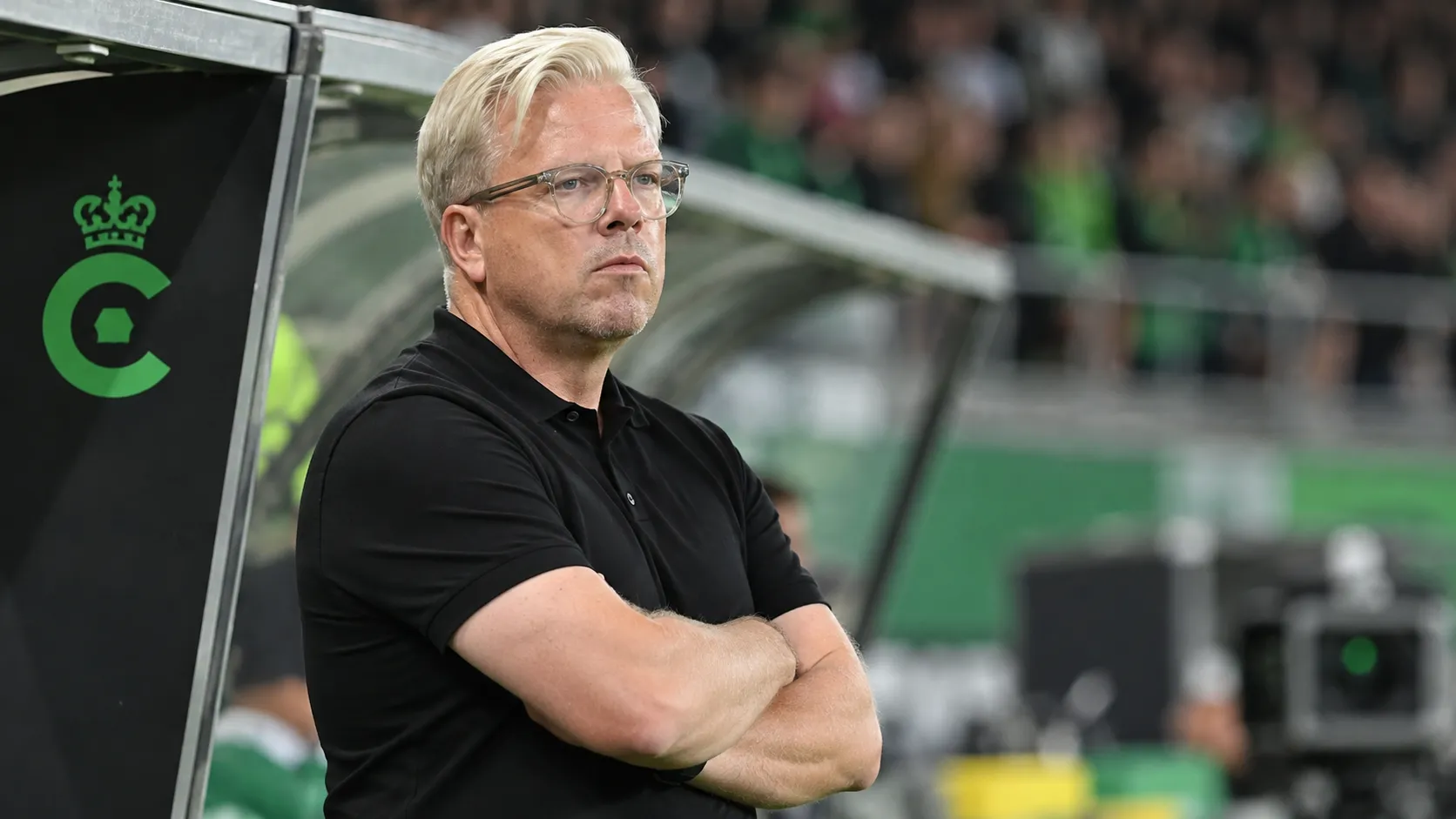 Lars Friis staat als trainer van Cercle Brugge aan de technische zone.