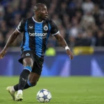 Carlos Forbs van Club Brugge in actie op het voetbalveld.