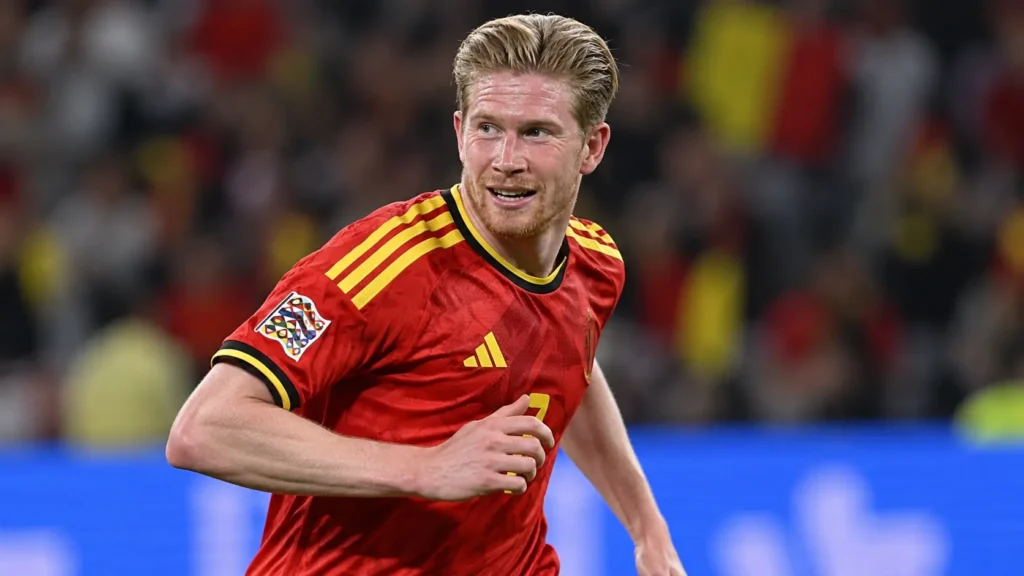 boskamp-de-bruyne-rode-duivels-turkije-napoli Kevin De Bruyne in het rode tenue van de Rode Duivels tijdens een interland op het veld.