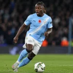 Een Manchester City-speler in actie tijdens een bekerwedstrijd.