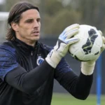 Yann Sommer tijdens een doelmannentraining van Club Brugge met een bal in zijn handen.