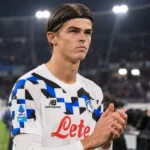 Charles De Ketelaere in het witte wedstrijdshirt van Atalanta na een match.