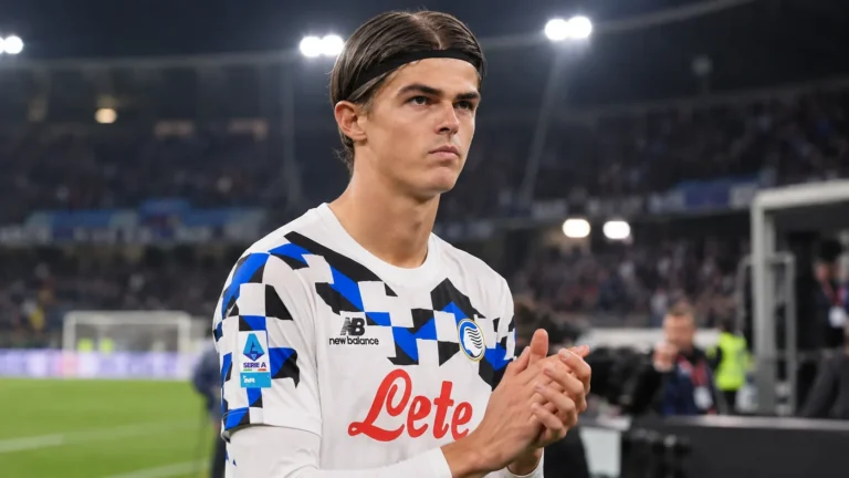 Charles De Ketelaere in het witte wedstrijdshirt van Atalanta na een match.
