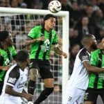 Cercle Brugge-spelers verdedigen voor hun doel in een wedstrijdmoment.