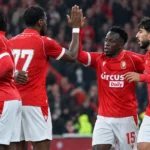 Standard-spelers vieren samen een doelpunt op Sclessin.