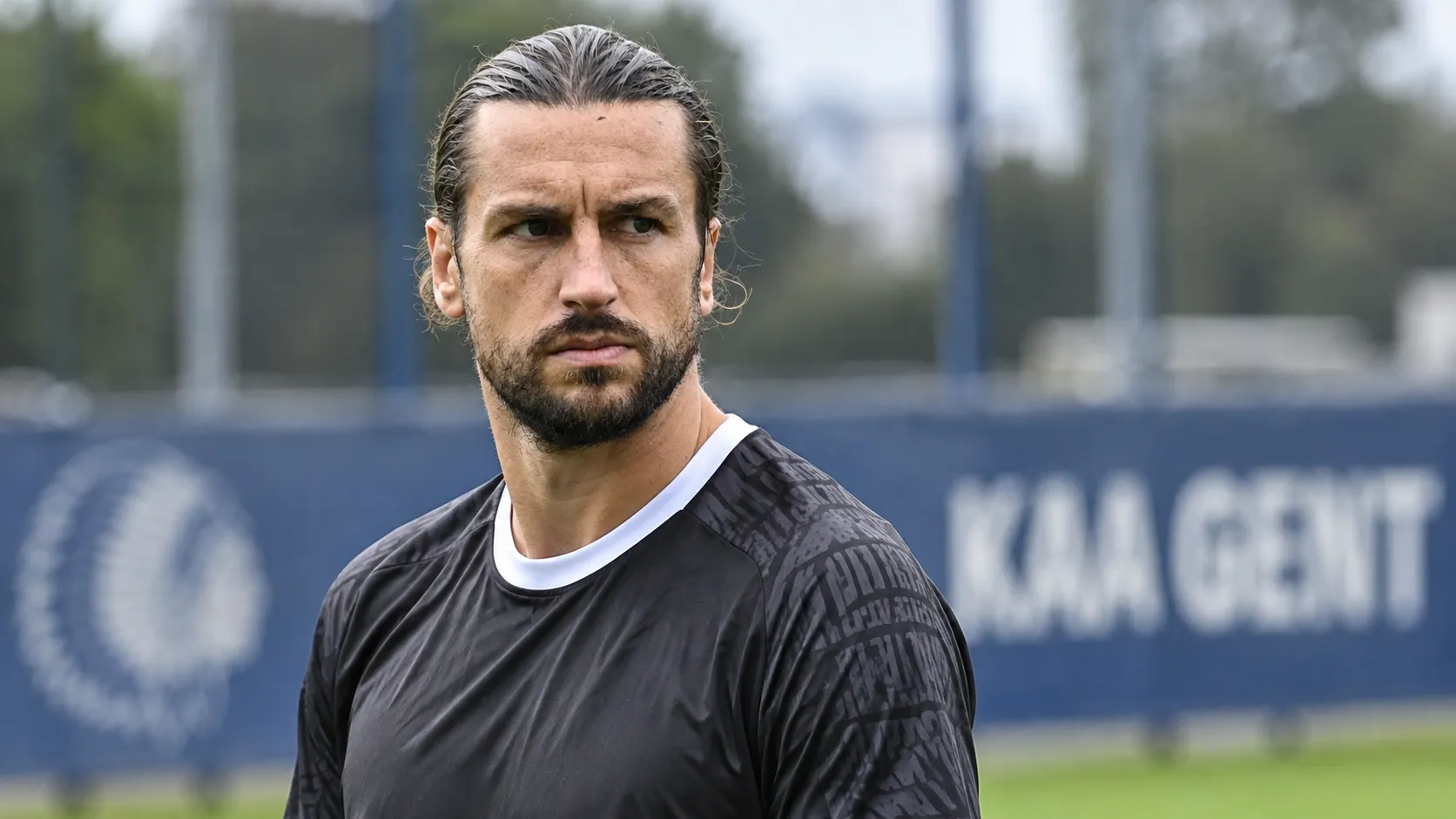 Christian Burgess op het trainingsveld van KAA Gent.