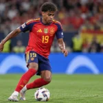 Lamine Yamal in het Spaanse tenue tijdens een Nations League-wedstrijd.