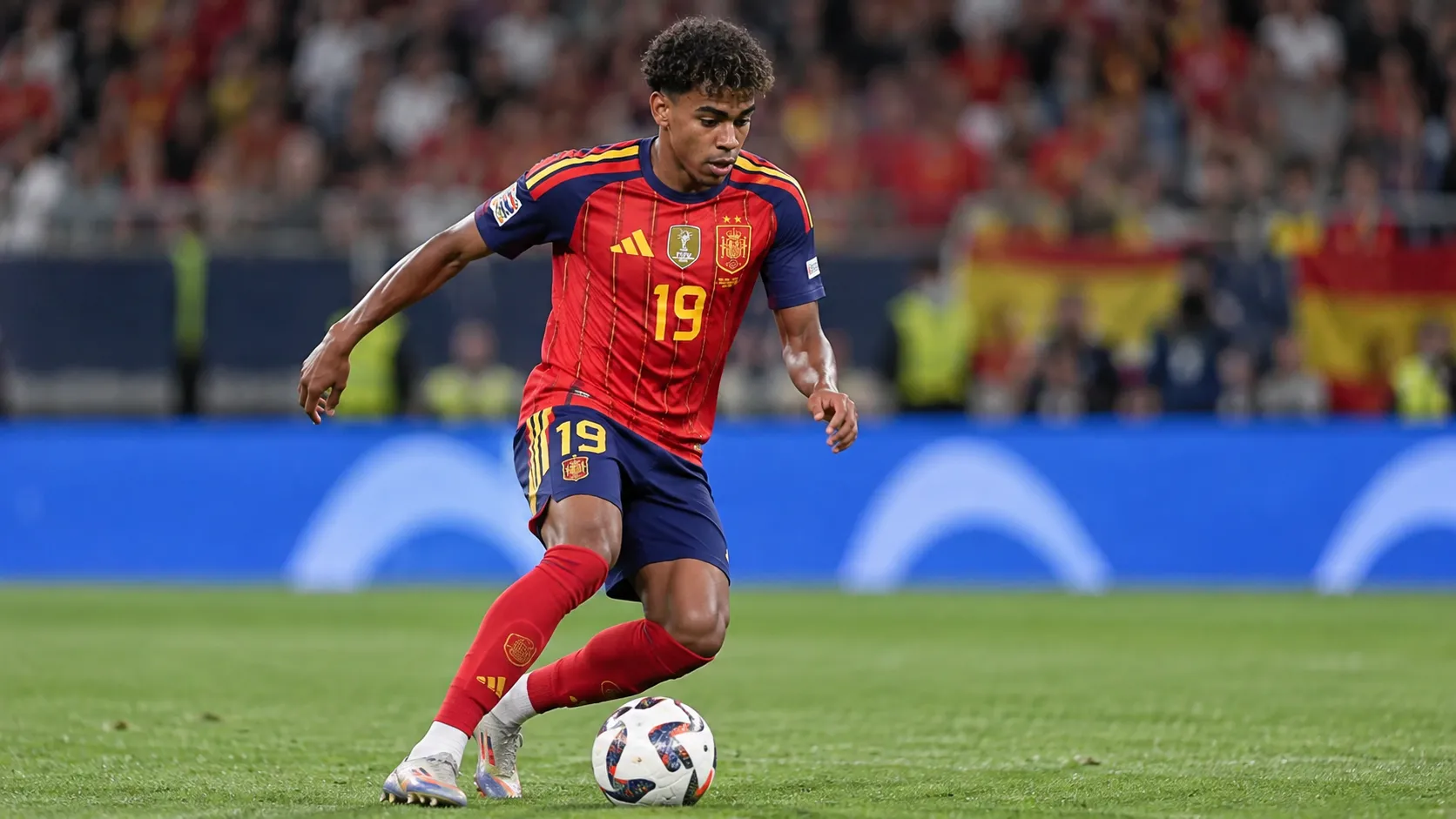 Lamine Yamal in het Spaanse tenue tijdens een Nations League-wedstrijd.