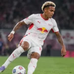 Antonio Nusa in het tenue van RB Leipzig tijdens een wedstrijdactie.