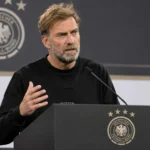 Jürgen Klopp spreekt tijdens een persconferentie van Duitsland.