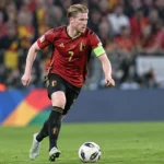 Kevin De Bruyne in het rode shirt van de Rode Duivels tijdens een Nations League-wedstrijd.