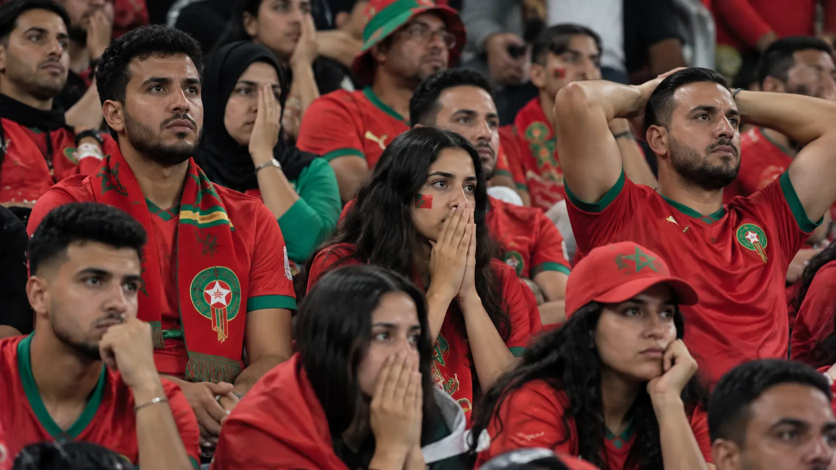 Marokkaanse supporters reageren ingetogen in de tribune na een gelijkspel tegen Mali.