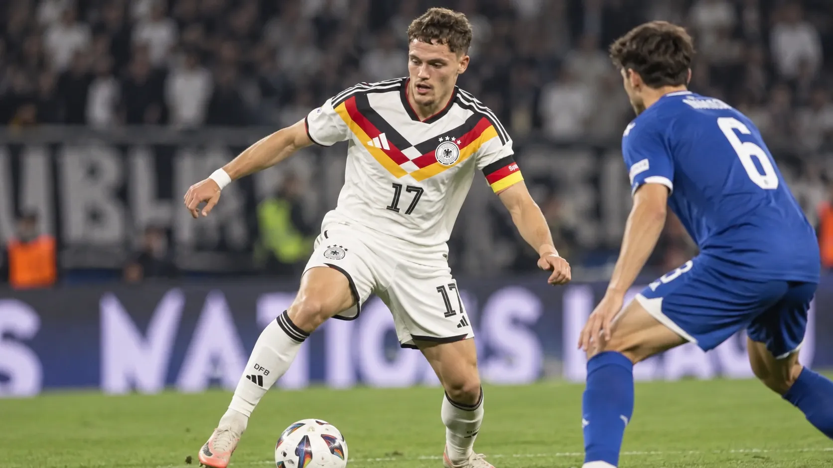 Een Duitse international in actie tijdens een Nations League-wedstrijd.