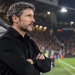 Mark van Bommel in de technische zone van België voor een Nations League-wedstrijd.