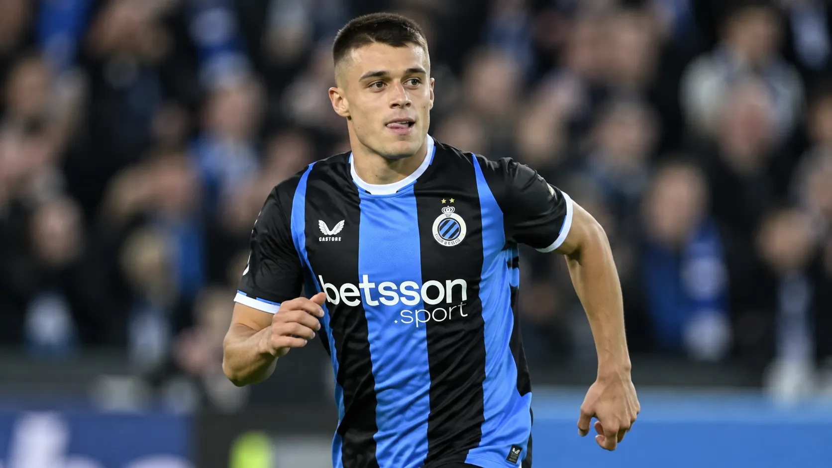 Nicolò Tresoldi in het shirt van Club Brugge tijdens een wedstrijdmoment.