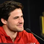 Senne Lammens tijdens een persconferentie van de Rode Duivels.
