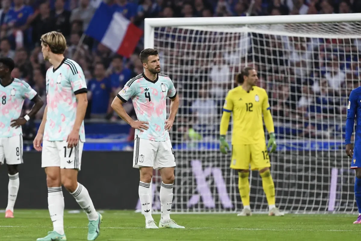 Belgische en Franse spelers tijdens een stil spelmoment in het Stade de France.