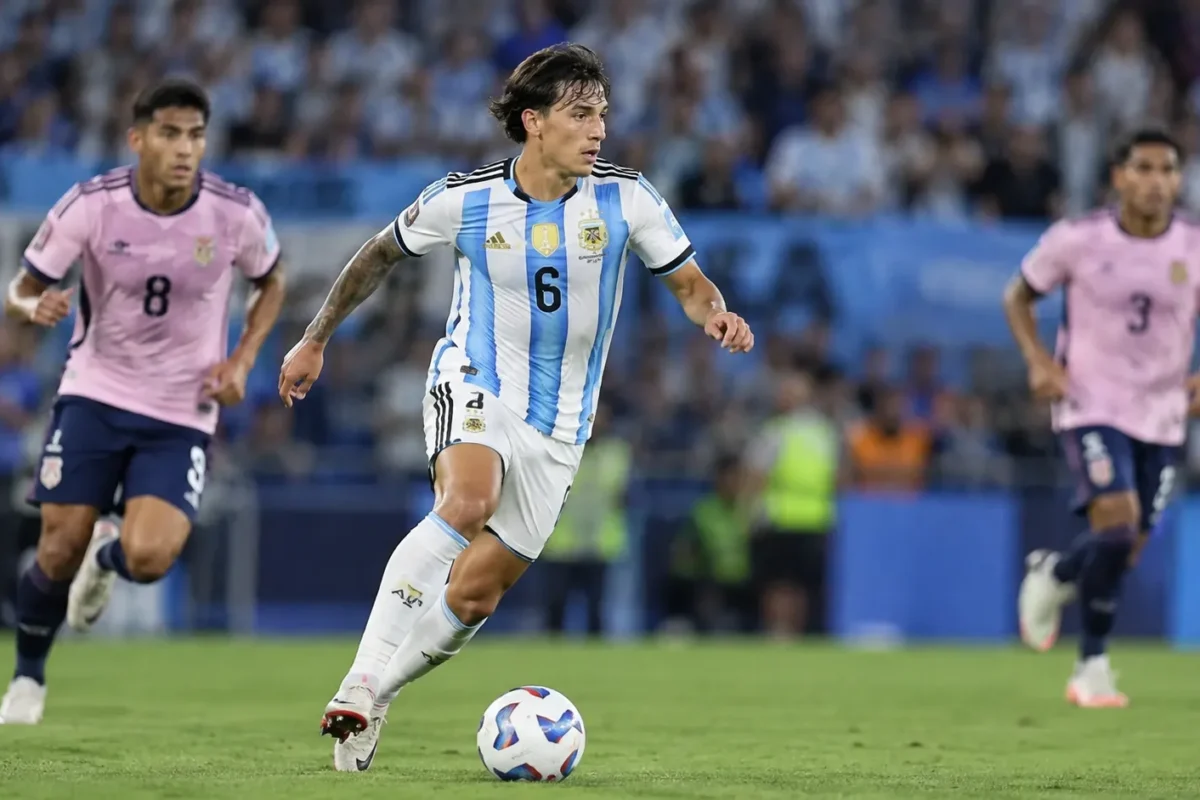 Een Argentijnse voetballer in actie tijdens een wedstrijd tegen Bolivia.