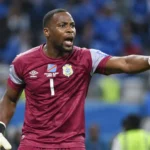 Lionel Mpasi in het shirt van DR Congo tijdens een wedstrijdmoment.
