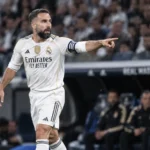 Dani Carvajal in het witte tenue van Real Madrid tijdens een wedstrijd.