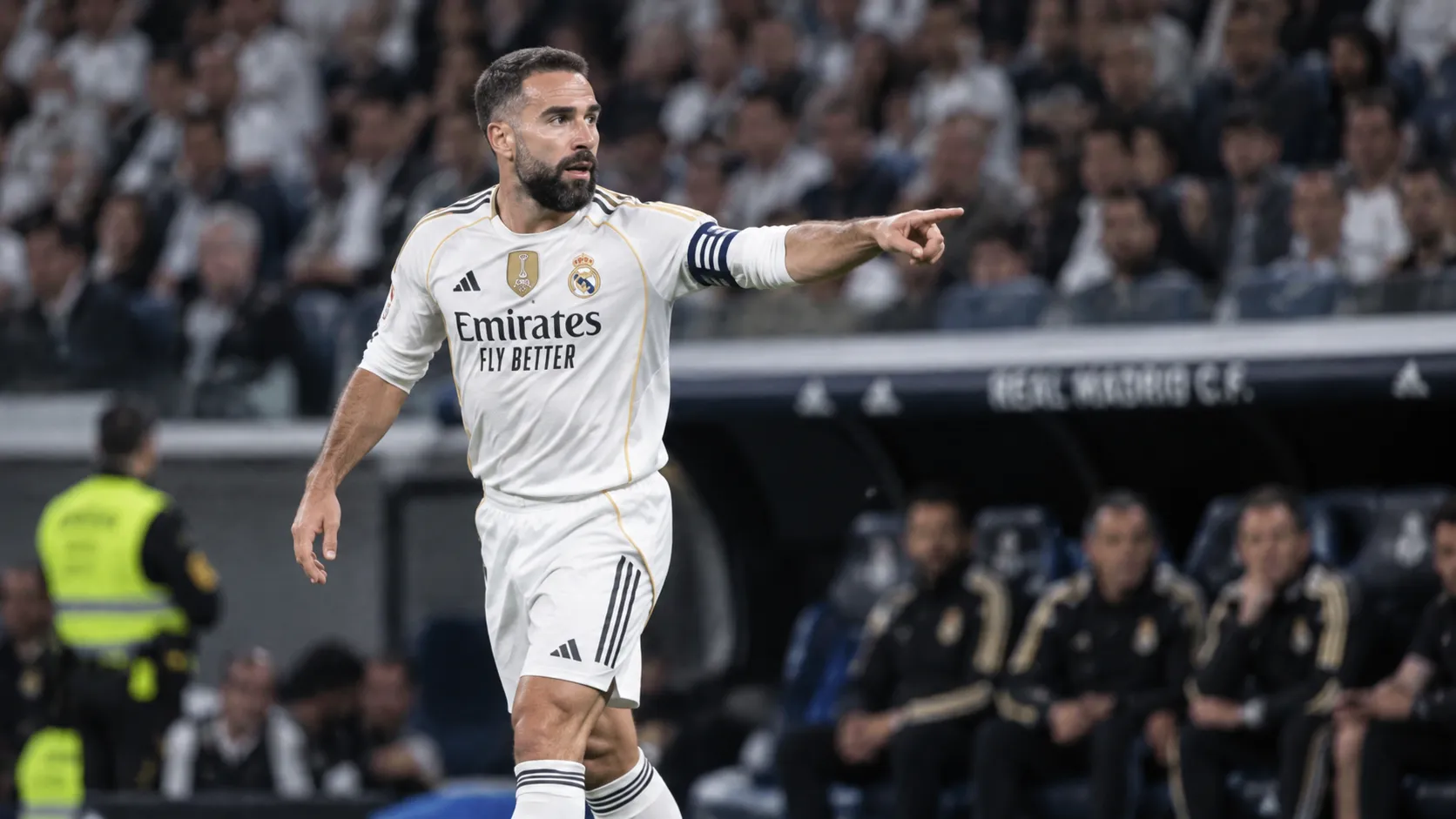 Dani Carvajal in het witte tenue van Real Madrid tijdens een wedstrijd.