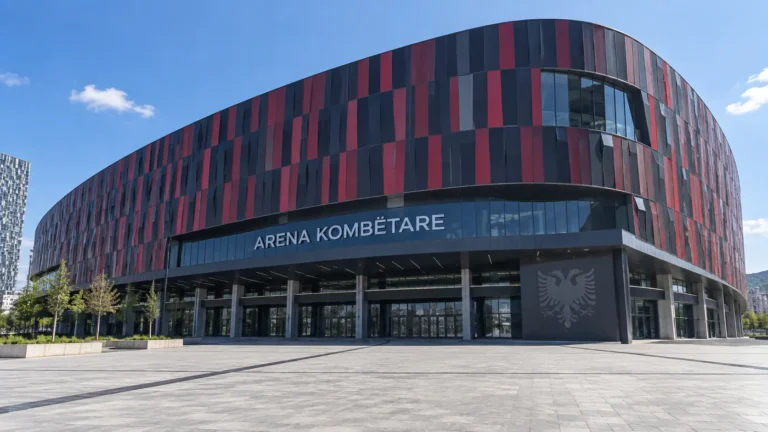 Lege voorzijde van de Arena Kombëtare in Tirana, een van de speelstadions van het EK U21.