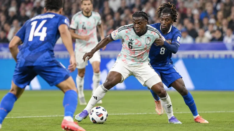 Voetballers van België en Frankrijk in duel tijdens een internationale wedstrijd.