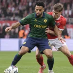 Adem Zorgane van Union Saint-Gilloise in duel tijdens een wedstrijd.