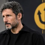 Mark van Bommel spreekt tijdens een media-interview voor de Belgische nationale ploeg.
