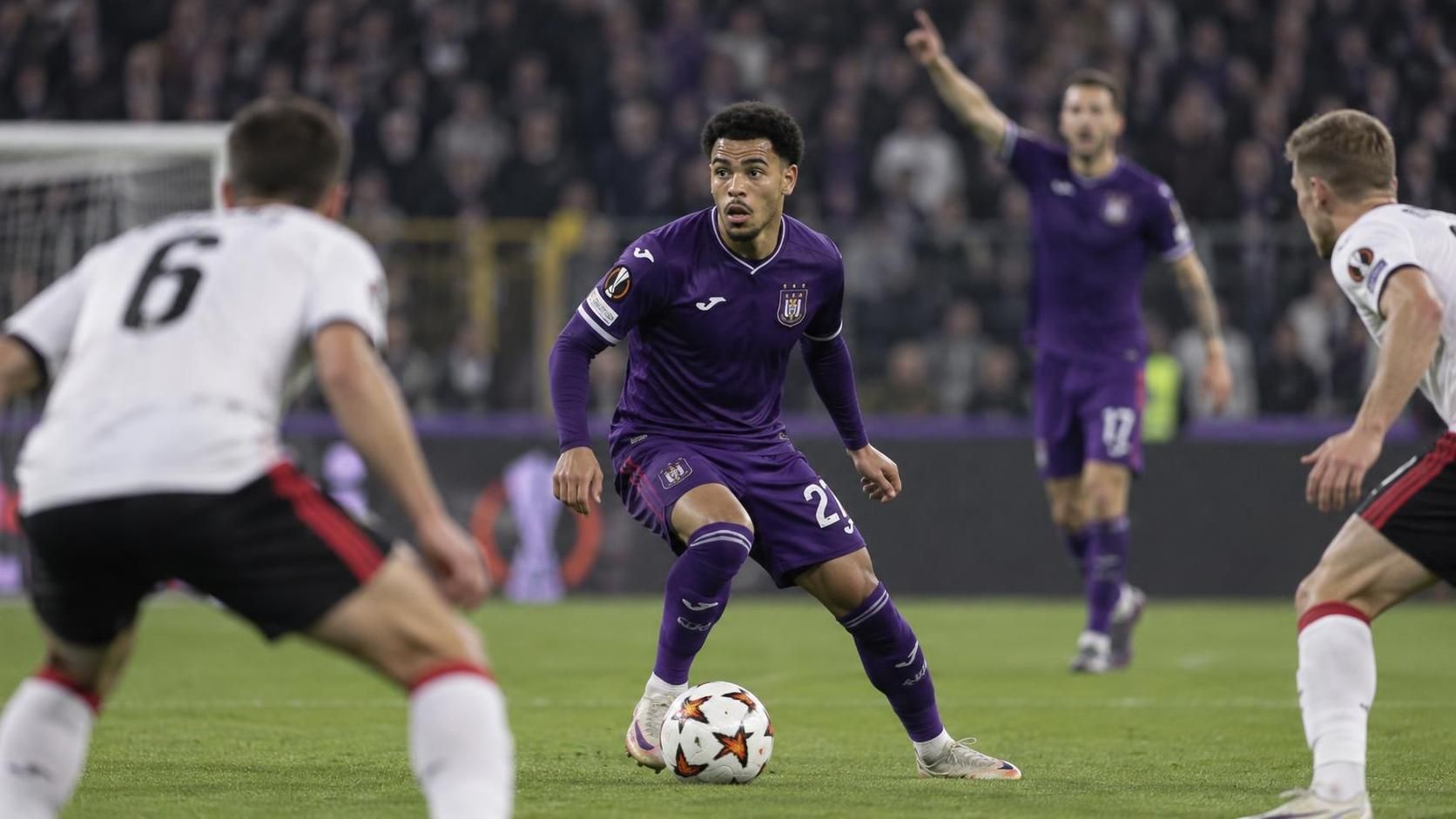 Mario Stroeykens aan de bal op het middenveld van Anderlecht
