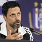 Bruno Vitor spreekt in een mediazaal van Anderlecht.