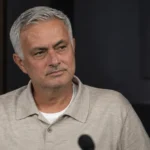 José Mourinho tijdens een interview in een mediaomgeving van Real Madrid.