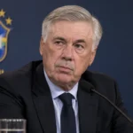 Carlo Ancelotti in een persruimte van de Braziliaanse nationale ploeg.