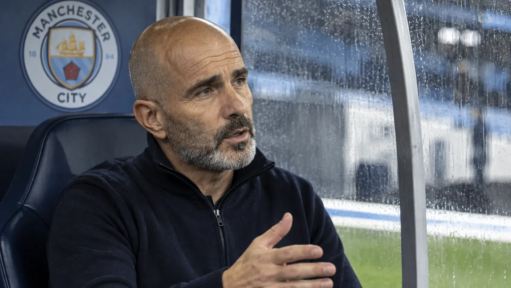 Enzo Maresca tijdens een interview in een technische zone van Manchester City.